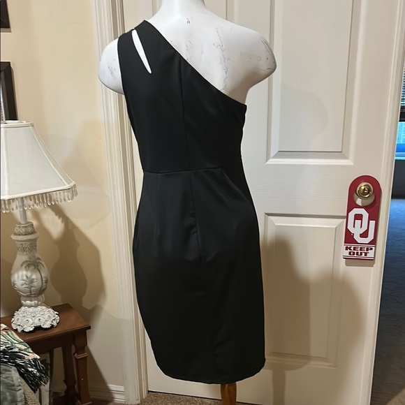 Black Asymmetrical Ruched One-Shoulder Cocktail Dress - Picture 5 of 11